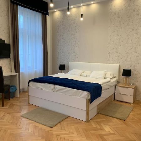 W19 Apartments ミシュコルツ エクステリア 写真